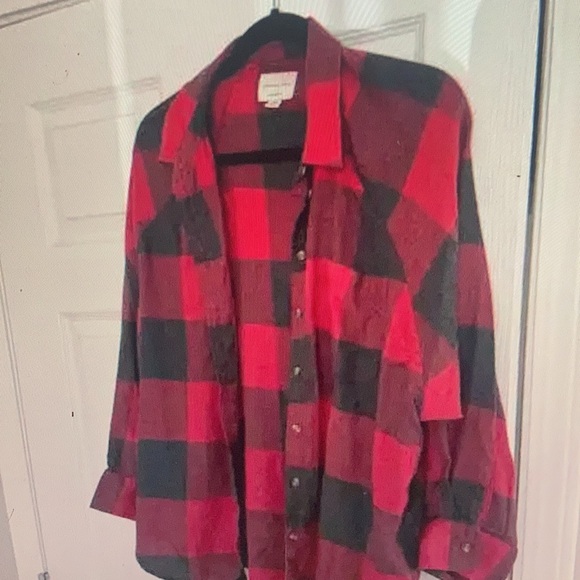 American Eagle Red and Black Buffalo Plaid Flannel Button-Down Shirt Medium - Picture 2 of 4